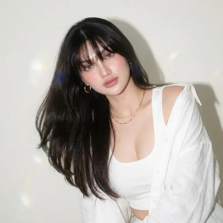 Editorial Smartphone Flash Portrait