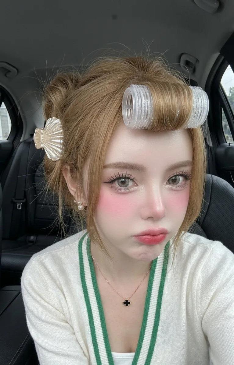 Korean Style Soft-Glam Car Selfie